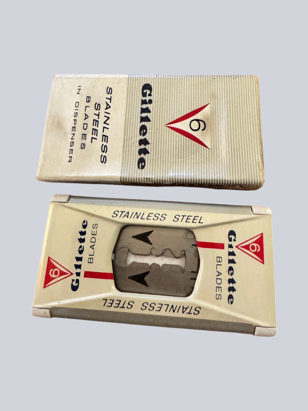 Blade Dispenser Vintage Gillette V6  w/6 Stainless Steel Blades
